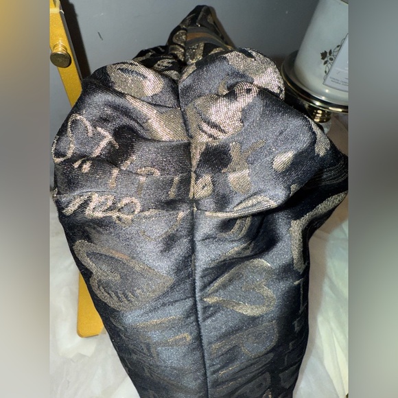 4 FER Coach Limited Edition Poppy Bag w/ Wristlet, scarf, & Pom Pom - Picture 8 of 9